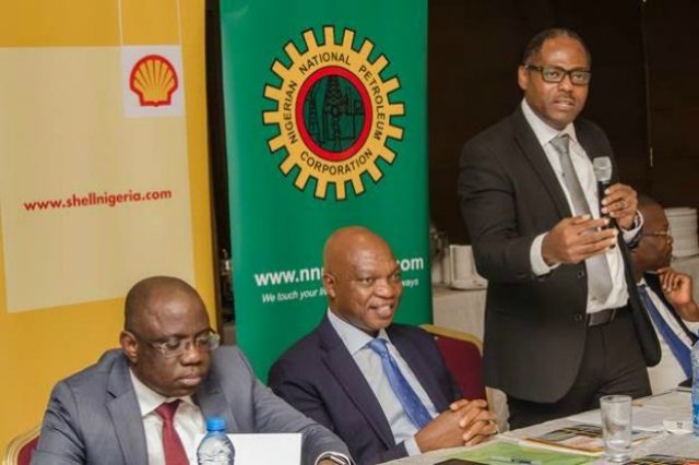 R- L: Managing Director, Shell Nigeria Gas (SNG), Mr. Ed Ubong; Managing Director, The Shell Petroleum Development Companies of Nigeria Limited (SPDC) and Country Chair, Shell Companies in Nigeria (SCiN), Osagie Okunbor and Managing Director, Shell Nigeria Exploration and Production Company (SNEPCo), Engineer Bayo Ojulari during the Launching of the 2018 Shell Nigeria Briefing Notes…