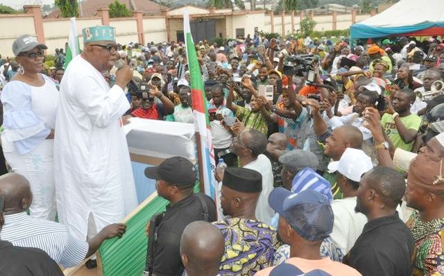 Former governor of Oyo State, Otunba Adebayo Alao-Akala addressing his supporters at his Bodija residence during his declaration to contest for Oyo State governor in 2019 general election under the platform of All Progressive Congress (APC), while his wife, Oluwakemi looks on…