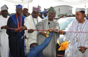 Alaafin Chides Ibadan People For Opposing Crowning Of New Obas As Oyo Govt Gives Cars To 36 Traditional Rulers