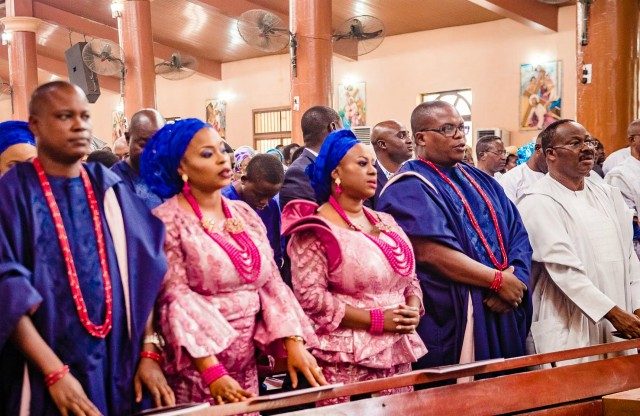L-R: Children of late Justice Pius Aderemi: Mr. Ladi Aderemi, Snr Magistrate Sunmbo Adetuyibi, Mrs. Bimbo Aderemi and Mr. Kunle Aderemi'; with Oyo State Governor, Senator Abiola Ajimobi, during the funeral service for the deceased, at St. James Catholic Church, Oke-Ado, Ibadan...