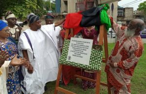 Photo: Aregbesola Visits Trinidad & Tobago, Unveils Plaque Governor Rauf Aregbesola unveiling the plaque. On his right is his wife, Sherifat Aregbesola. Assisting him is Khafra Kambon, Chairman of (ESCTT)…