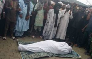 How Oyerinde Fele, NURTW Strongman Was Buried In Ibadan The remains of the late NURTW strongman, Taofeek Oyerinde Fele...before burial...