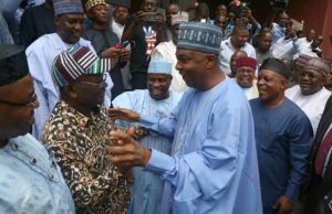 Photo: Check Out How Saraki Was Welcomed To PDP’s National Secretariat
