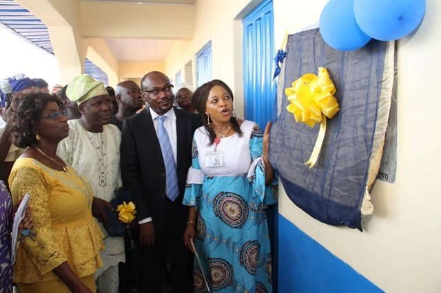 L-R:- Acting P S, Ministry of Education, Mrs. Ibironke Fatoki, Principal, Community Secondary School, Mr. Aderibigbe, Breweries Manager, Tayo Ogundina and the Representative of Oyo State Governor and Special Adviser to the Governor on Education- Dr Bisi Akin-Alabi as the plaque was being unveiled...