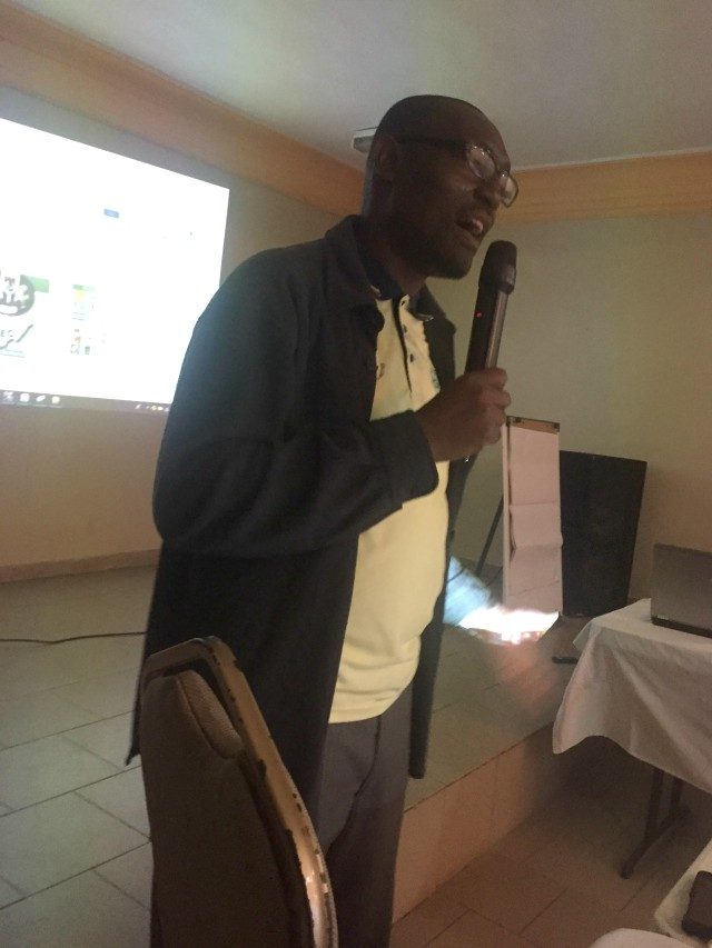 Qasim Akinreti, Assitant News Editor, Voice of Nigeria (VON)...delivering his paper at the workshop...