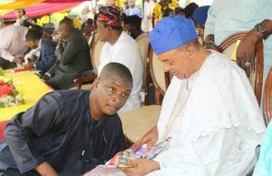 80th Birthday: PMParrot, Parrot Xtra Magazine Hail Alaafin Of Oyo PMParrot's Olayinka Agboola, with the Alaafin of Oyo, Oba (Dr) Lamidi Adeyemi...at a recent event...