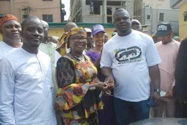 Hon. Omolola Essien presenting the key of one of the cars to one of the beneficiaries at the event…