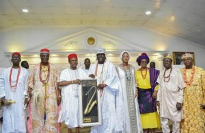 Day Anambra Governor Visited Ooni Of Ife To Offer Prayers To Monarch For Successful Marriage The Ooni of Ife, Oba Adeyeye Ogunwusi and his visitors...