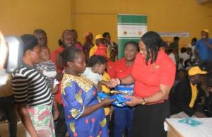 Shell, Staff Donate Relief Materials, N300m To Flood Victims In Niger Delta SPDC team, led by Social Performance/Investment Manager, Mrs. Gloria Udoh (right), at the presentation of relief materials to flood victims in Bayelsa State