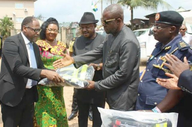 L-R: Managing Director, Shell Nigeria Gas, Ed Ubong ; Abia State Commissioner for Women Affairs, Kate Onyemaechi; Permanent Secretary, Governor’s Office, Bernard Ogbonna; Commissioner for Transport, Kingsley Imaga; and Abia State Fire Service Comptroller, Victor Gbaruko, at the donation of equipment to the state Fire Service in Umuahia… recently