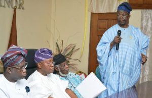 Photo: When Afenifere Leaders Visited Osun’s Governor Oyetola R-L: Senator Biyi Durojaye; leader National Caucus of Afenifere, Senator Ayo Fasanmi; Osun deputy governor Benedict Gboyega Alabi and Governor Gboyega Oyetola, during the visit…
