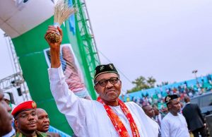 Photos: When Buhari Took His Presidential Campaign To Calabar President Muhammadu Buhari on arrival in Calabar...