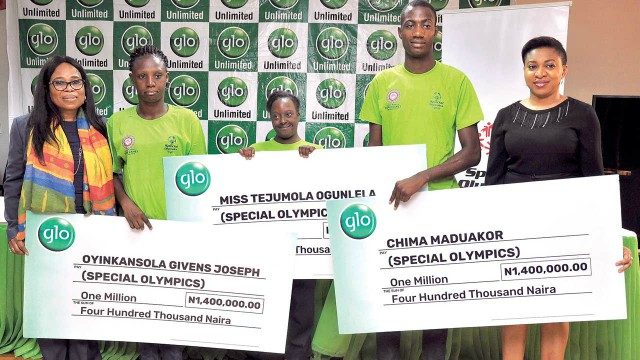 The Executive Director, Legal Services of Globacom, Mrs. Gladys Talabi, with Nigeria’s Paralympians, Oyinkansola Givens Joseph, Tejumola Ogunlela, Chima Maduakor, as well as State Head, SME, Lagos Zone, Marie Macfoy, when Globacom presented cheques to some members of Nigeria’s team to the Special Olympics World Summer Games slated for Abu Dhabi, United Arab Emirates…recently…