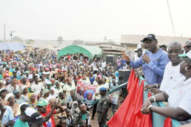 Engineer Seyi Makinde addressing the people of Ikoyi...at the rally...