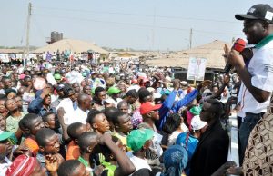 Oyo PDP Guber Candidate Promises To Create Wealth, Honour Traditional Rulers PDP’s gubernatorial candidate, Engr Seyi Makinde addressing the people of Igbeti in Olorunsogo Local Government of Oyo State during the campaign tour…