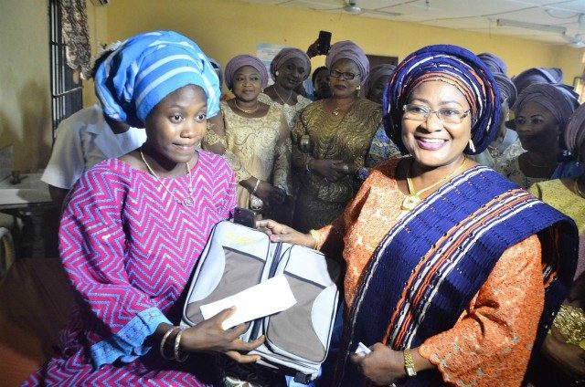 Wife of Osun State Governor, Mrs Kafayat Oyetola (right) presenting gifts to Mother of the first baby of the year 2019, Mrs Olaide Oladosu