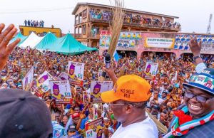Photos: When Oyo APC Took Its Campaign Train To Ibarapaland Adebayo Alelabu, right, with Abiola Ajimobi at the mother of all rallies...