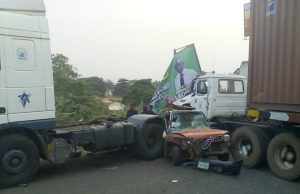Street Trader Dies In Alesinloye Ibadan Accident, Three Injured, See Images ...the scene of the accident...at Alesinloye Junction, Iyaganku, Ibadan...