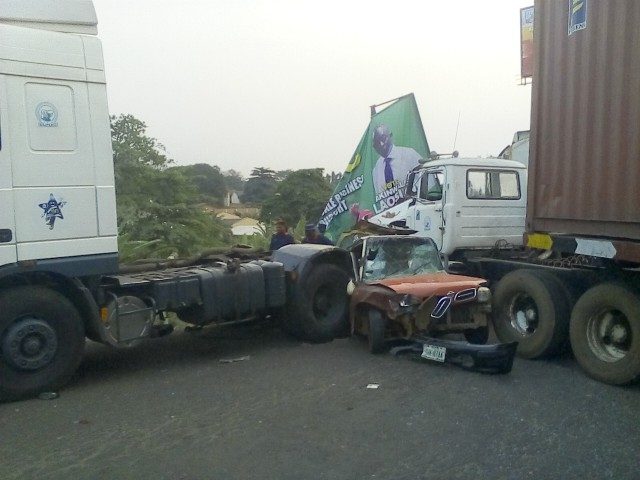 ...the scene of the accident...at Alesinloye Junction, Iyaganku, Ibadan...