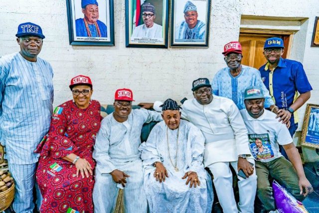 L-R: Oyo Central Senatorial District candidate of the All Progressives Congress, Senator Teslim Folarin; wife of Oyo State Governor, Mrs Florence Ajimobi; Oyo South Senatorial District candidate of the APC, Governor Abiola Ajimobi; Alaafin of Oyo, Oba Lamidi Adeyemi; state gubernatorial candidate of the party, Chief Adebayo Adelabu; Afijio/Oyo East/Oyo West/Atiba Federal Constituency candidate, Hon. Akeem Adeyemi; state Chairman of APC, Chief Akin Oke (standing 2nd right); Afijio state constituency candidate, Mr Seyi Adisa (standing right); when the party's campaign train visited the monarch in his palace in Oyo town...on Monday...