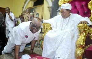 Alaafin To Akala: Whatever Your Sin Was, You’re Forgiven Otunba Christopher Adebayo Alao-Akale, receiving prayers from the Alaafin of Oyo, Oba Lamidi Adeyemi...during the epochal visit of the gubernatorial candidate of ADP...