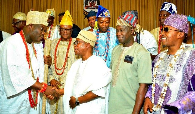 Osun’s Gov Gboyega Oyetola (2nd left); his deputy, Mr. Benedict Alabi (2nd right); the Ooni of Ife, Oba Adeyeye Enitan Ogunwusi (left), the Oluwo of Iwo land, Oba Abdulrasheed Akanbi and others, during the visit…