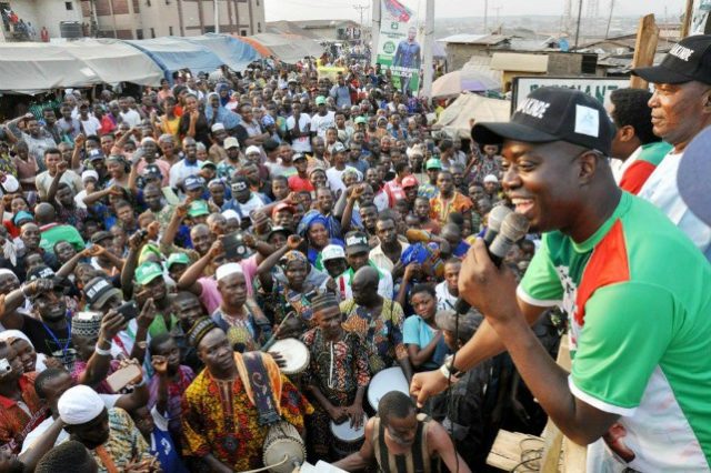 Oyo State PDP governorship candidate, Engr Seyi Makinde addressing the people of moniya during his campaign in Akinyele local government of Oyo State...
