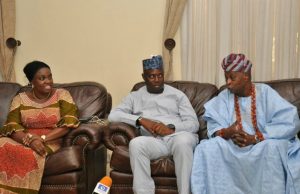 Photo: When Falae Visited Seyi Makinde Over Electoral Victory Oyo State’s Governor-elect, Engr Seyi Makinde (middle) his wife, Omini (left) and Chief Olu Falae during the visit…