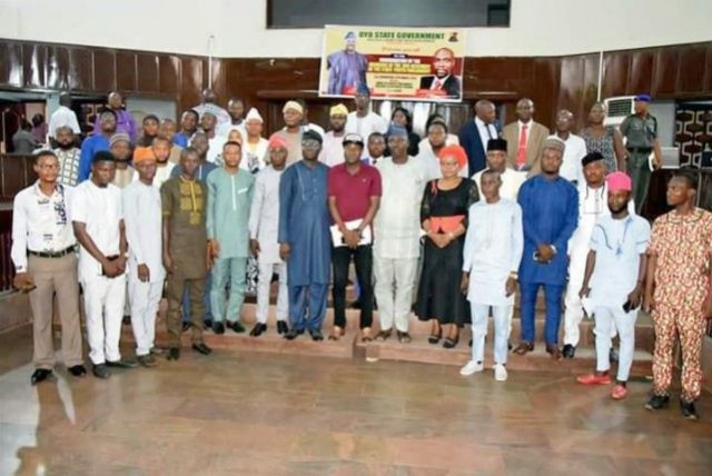 Speaker, Hon. Olagunju Ojo (7th from left), Hon. Akeem Ige and Hon. Fatai Adesina in a group photograph with the newly inaugurated Parliamentarians at the House of Chiefs…