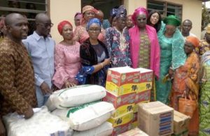 Easter: How Ogun Governor-Elect Celebrated With Lepers …Ogun State Deputy governor-elect, Engr (Mrs) Noimot Salako-Oyedele, wife of the governor-elect, Mrs. Bamidele Abiodun, in a group photograph with inmates of the Lepers Colony, Iberekodo, Abeokuta, for Easter celebration on Monday