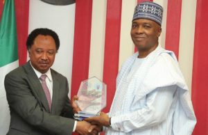 Arewa Online Publishers Hail Saraki-Led 8th National Assembly President of the Senate, Dr. Abubakar Bukola Saraki receiving the Shining Light of Honour Award from the Patron, Arewa Online Publishers’ Forum, Senator Shehu Sani, in Abuja on Tuesday...