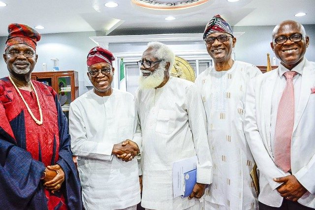 Governor of Osun State, Adegboyega Oyetola (2nd left), Former Nigeria ambassador to the Philippines/Chairman Foundation for Ibadan Television Anniversary Celebration (FITAC), (Dr) Yemi Farounbi (2nd right), Agbaakin Olubadan of Ibadan, Chief Lekan Alabi (left) and Hon. Justice Kunle Ajeigbe (right), during the visit…