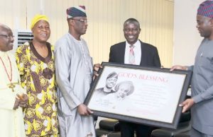 Photo: Precious Cornerstone University Board Visits Makinde L-R: Former Prelate of Methodist Church Nigeria, Bishop Ola Makinde, Pro- Chancellor, Precious Cornerstone University, Dr Bayo Adegoke, chairman, board of trustees, General Oladayo Popoola, Chancellor, Bishop Wale Oke presenting a picture frame to Oyo State’s governor, Engr Seyi Makinde during the visit…