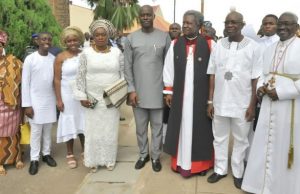 Makinde To Oyo People: Our Government Will Be Very Transparent Governor of Oyo State, Engr. Seyi Makinde (5th left) flanked by his wife, Mrs. Tamunominni Makinde (4th left), his Deputy, Engr. Rauf Olaniyan (2nd right), Mrs. Olaniyan (left), Archbishop of Ibadan Anglican Province, Rt. Rev'd Segun Okubadejo(3rd right) and former Prelate of Methodist Church, Nigeria, Most. Rev'd Sunday Ola Makinde (right) after the Service...