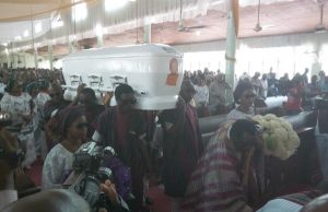 Southwest Governors, Others Witness Olakunrin’s Burial, See Pictures ...the remains of Mrs Olufunke Olakunrin being taken into the church...