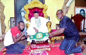 Ileya Boxing Fiesta: Alaafin Pledges Support To Oyo Boxers The new national title belt holder, Ridwan Scorpion Oyekola (left) presenting his belt to the Alaafin of Oyo, Oba Lamidi Olayowola Adeyemi in his Oyo palace along with his manager Sola Ford, (right)