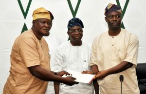 Makinde Explain Motives Behind Aspiration To Have Oyo EFCC Oyo State Governor, Mr Seyi Makinde (right) handing over the bill for a law on the setting up of an Anti Corruption Agency for onward transmission to the state House of Assembly to Special Adviser on Legislative Matter, Hon Samuel Adejumo while the Deputy Governor, Mr Rauf Olaniyan looks on at the Executive chamber, Governor's Office, Ibadan…