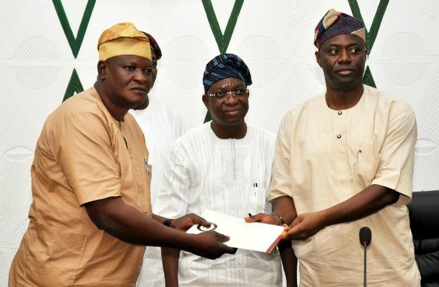 Oyo State Governor, Mr Seyi Makinde (right) handing over the bill for a law on the setting up of an Anti Corruption Agency for onward transmission to the state House of Assembly to Special Adviser on Legislative Matter, Hon Samuel Adejumo while the Deputy Governor, Mr Rauf Olaniyan looks on at the Executive chamber, Governor's Office, Ibadan…