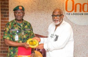 Photo: When Akeredolu Hosted GOC 2 Div Of Army In Akure