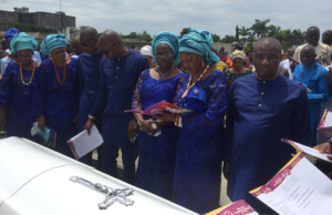 Photos: When Vivid Imagination’s Godwin Mekwuye Buried Mother