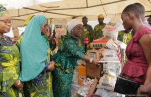Day Makinde’s Wife Put Smiles On The Faces Of Less Privileged Children
