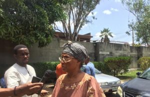 PMParrot Visits Akinjide’s Ibadan Home, Speaks With Surviving Wife, Abimbola, See Images