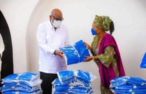 Day Akeredolu Presented Bundles Of Nose Masks To Ondo Market Women