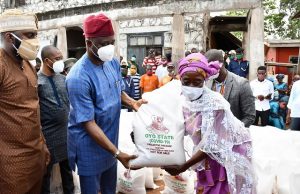 Excitement As Makinde Distributes Palliatives In Ibarapa