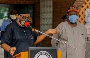 Check Out Akeredolu When He Appeared In Public, Says He’s Free Of COVID-19 Arakunrin Oluwarotimi Akeredolu, the governor of Ondo State, left...when he appeared in public on Monday...
