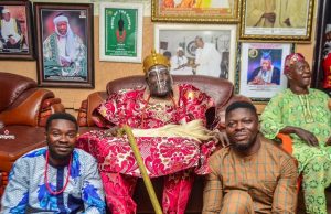 Olubadan@92: AJB Entertainment Prays For Monarch …the Olubadan of Ibadanland, Oba Saliu Adetunji flanked by the CEO of AJB Production, Olujide Ajanaku (left) and Public Relations Officer, Raymond Aremo (right) during the visit to the palace…