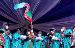 Akure Stands Still As Tinubu, APC Governors Rally Support For Akeredolu …Lagos State Governor and Chairman, APC National Campaign Council for Ondo Governorship election, Mr. Babajide Sanwo-Olu (second right); the Party’s Caretaker Committee Chairman and Governor of Yobe State, Engr. Mai Mala Buni (third right) presents the APC flag to Governor of Ondo State and the Party’s candidate, Arakurin Rotimi Akeredolu, SAN (third left) and his running mate, Mr. Lucky Ayedatiwa (second left), while Party Chieftains watches during the campaign flag off of Akeredolu’s second term in office, held in Akure, Ondo, on Saturday...