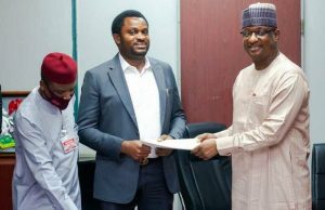 Opening Of 774,000 SPW Beneficiaries Accounts: Heritage Bank, Others Receive FG’s Letters Of Engagement R-L: Minister of States for Labour and employment, Festus Keyamo; Regional Executive, Abuja & North, Heritage Bank, George Oko-Oboh and DG of NDE- Dr Ladan Mohammed, during the issuance of Federal Government’s letter of engagement to Heritage Bank and 5 other banks to open 774, 000 SPW beneficiaries’ accounts, which was held recently in Abuja…
