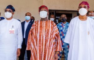 Bisi Akande Midwives Meeting Between Aregbesola, Oyetola L-R: Governor Adegboyega Oyetola, Chief Bisi Akande and Ogbeni Rauf Aregbesola...at Ila Orangun...