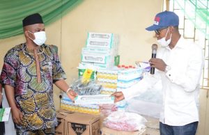 Help For Citizens Initiative Donates Medical Equipment/Consumables To Hospital In Ogun Founder, Soyoye Akinyode presenting the medical equipment/consumables to the representative of Governor Dapo Abiodun, Dr. Kehinde Ololade at the event